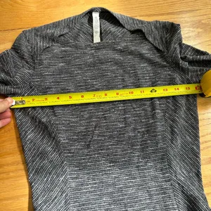 Lululemon Kanto‎ Catch Me Long Sleeve Shirt Coco Pique Black White Rulu Size 6 thumbnail 5
