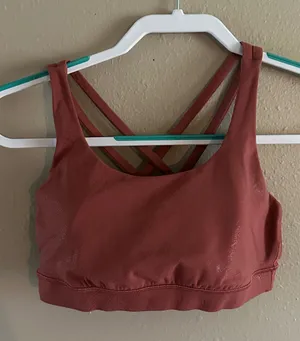 Lululemon Sports Bra size 6 thumbnail 1