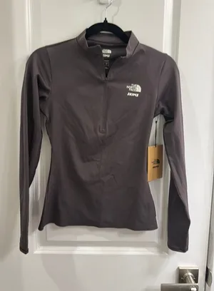 Skims Nike half zip thumbnail 1
