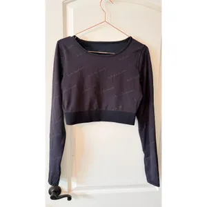 Lululemon Athletic Top Womens Logo Print Crop 8 Black‎ Long Sleeve Workout thumbnail 4