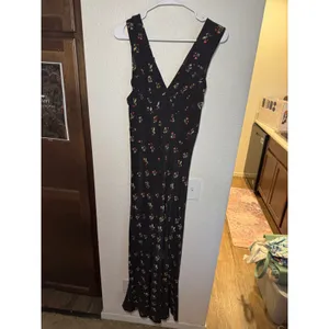Realisation Par The Inez Black Strawberry Silk Floral Midi Dress V-Neck Size L thumbnail 2