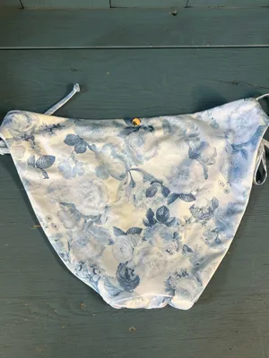 Victoria's Secret Light Blue and White Floral Bikini Bottoms Low Rise NWT Large thumbnail 4