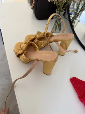 Gold bow heels Size 9 thumbnail 2
