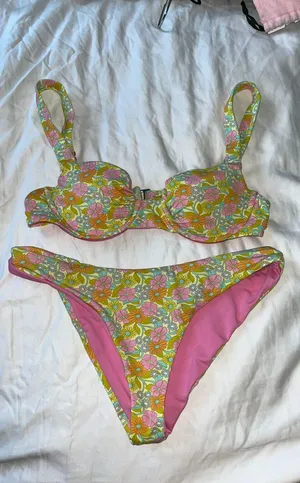 Dippin’ Daisy’s Bikini Set thumbnail 1