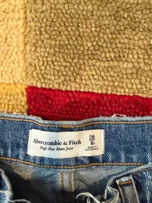 Abercrombie & Fitch High Rise Mom Jean Size 28 / 6 SHORT See pics got staining thumbnail 5