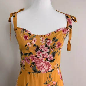 Reformation Jasen Dress Anjelica Yellow Floral Tie Strap Maxi Dress Size 6 thumbnail 8