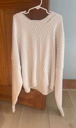 Hollister Sweater thumbnail 1