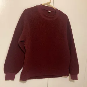 Old Navy Burgundy Sherpa Fleece Crewneck Sweatshirt Women’s Size Medium thumbnail 1