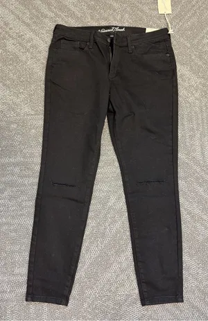 Universal Threads Mid Rise Skinny black jeans thumbnail 1