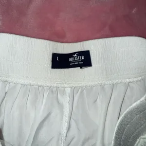 Hollister New‎ Short Flowy Size Large thumbnail 3