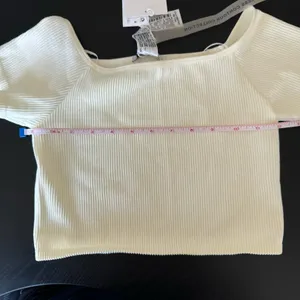 Zara Seamless Crop Top thumbnail 4