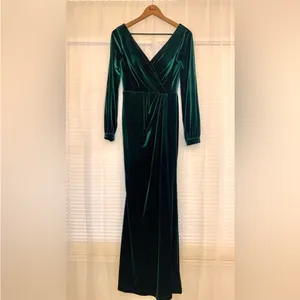 REVELRY Vera Velvet Dress in Emerald Green Size 4 | Evening | Bridesmaid Dress thumbnail 5