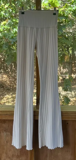Offline By Aerie Women's Cream Ribbed Hi Rise Flare Leggings Size S thumbnail 1