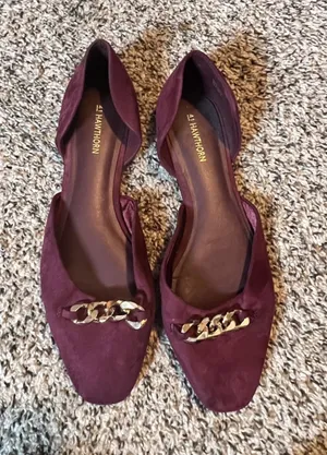 41 Hawthorn Burgundy Faux Suede D'Orsay Flats Gold Chain Accent‎ Womens 10 thumbnail 1