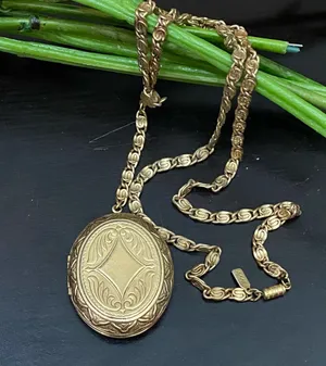 Vintage Signed 1928 Scroll Chain Link Gold-tone Locket Pendant 30” Necklace thumbnail 1