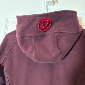 Lululemon Scuba Hoodie II. Size 8 Great Pre-loved Condition, VINTAGE Circa 2014 thumbnail 4