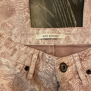 Rich & Skinny Women's Size 24 Pink reptile print Skinny Jeans Stretch Denim thumbnail 3