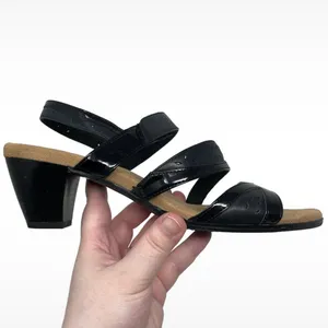 Trotters “Marvie” Black Leather Heeled Hook & Loop Sandals Women’s Size 8.5 Wide thumbnail 8