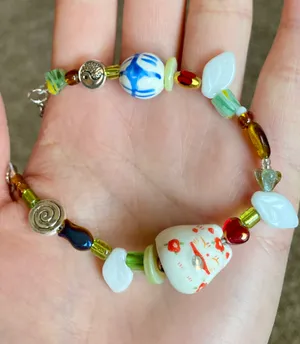 Handmade Kawaii porcelain maneki-neko (lucky cat) & Czech glass beads mix unisex necklace/choker💚🐈🌿 thumbnail 3