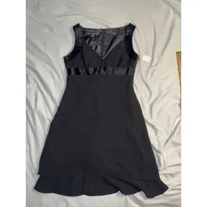 Jones‎ New York Dress Black Satin Trim Ruffle Hem Cocktail Dress Petite 8P thumbnail 2