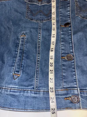 Wrangler Blue Jean Jacket Large 4 Pockets In Front Buttons Have W On Them thumbnail 8