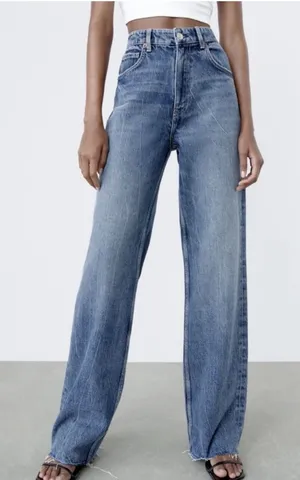 Zara‎ Sz 0 Jeans Wide Leg Raw Hem High Waisted Rise Light Wash Women's Baggy thumbnail 1