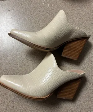 Chinese Laundry ivory Snake print mule size 8 thumbnail 1