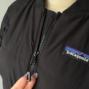 Patagonia Black Bomber Jacket Women’s XS Lightweight Full Zip thumbnail 5