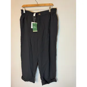 NWT Halara High Waisted Zipper Pocket Capri Linen Feel Pants in Black Size XL thumbnail 4