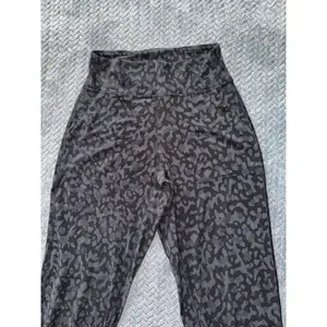 Lululemon Women's Aligh High Rise Jog Stretch‎ pants Color Black Gray Size 6 thumbnail 2