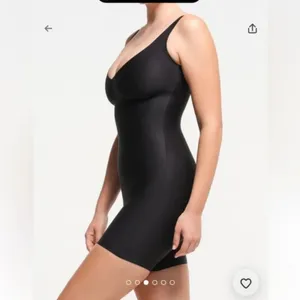 NWT skims body unlined plunge mid thigh bodysuit XL Onyx ( SOLD OUT) thumbnail 3