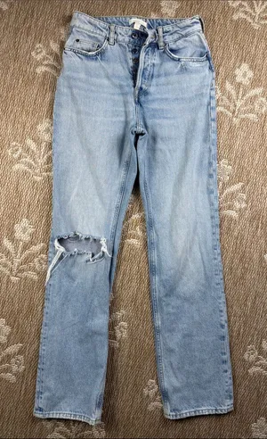 H&M Light Blue Boyfriend Jeans with Distressed Knee thumbnail 1