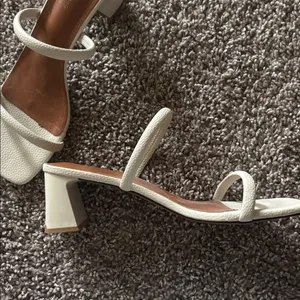 Elegant White Women's Sandals Size 7 thumbnail 3