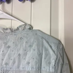 EUC J.Crew women’s pale light‎ blue embroidered ruffle long sleeve blouse small thumbnail 7