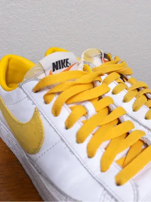 Nike Zoom Blazer Low SB Sneakers 8 White Yellow Skateboarding Cushioned thumbnail 4