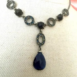 Vintage Avon NR Blue Crystal Rhinestone Y Drop Necklace thumbnail 2