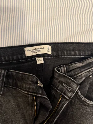Abercrombie The Ankle Straight Ultra High-Rise Black Curve Love Jeans thumbnail 2