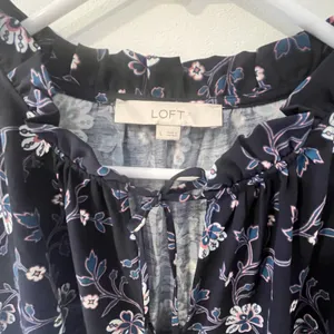 Loft Size L‎ Navy Floral Tie-Neck Blouse Long Sleeve thumbnail 3