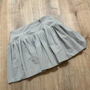 YPB x Abercrombie | Woman's Gray‎ Pleated Active Athleisure Skort Skirt, Size M thumbnail 2