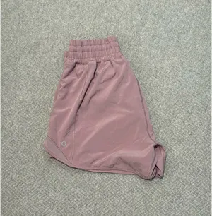 Lululemon Shorts Hotty Hot 4" High-Rise thumbnail 3
