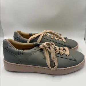 Vionic Gray and Beige Leather Sneakers thumbnail 4