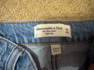 Abercrombie The Mom Shorts High-Rise Curve Love thumbnail 2