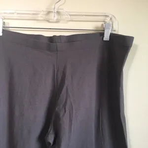 Victoria's Secret XL short grey leggings‎ thumbnail 2
