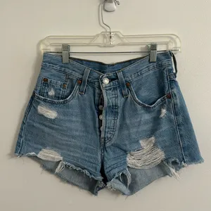 Levi's 501 Light Blue Frayed Denim Shorts Sz 25 thumbnail 2