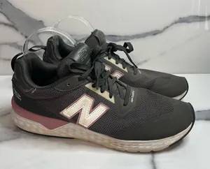 New Balance Women's Classic Retro Gray Pink Fresh Foam Sneaker Sz 10 Athletic thumbnail 1
