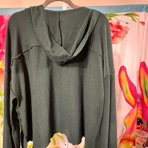 S178. Ces Femme green long sleeve top with hood. Size L thumbnail 3
