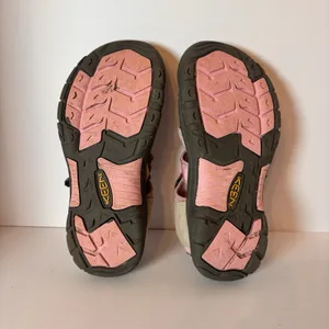 KEEN Newport H2 Womens Water Sandals Pink Multicolor Closed Toe Hiking Size 5 thumbnail 4