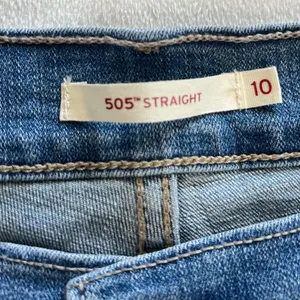 Levi's Women's Straight Leg Jeans‎ in Blue Size 10 thumbnail 2