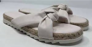 Universal Threads Women's‎ White Sandals Size 9 thumbnail 1