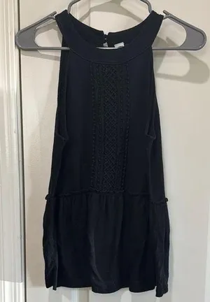 Elegant Black Sleeveless Top thumbnail 1